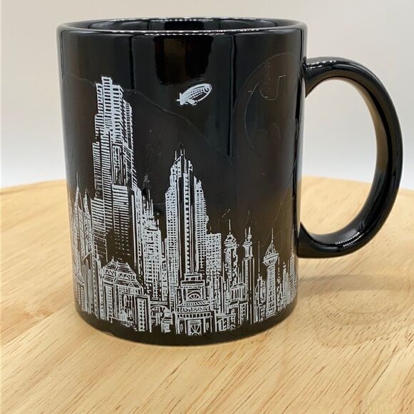 ZAK! Hot and Cold Batman Mug - Picture 3 of 8